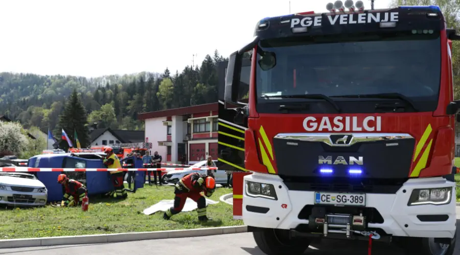 5-Corpo_news_2024_donates_fire_truck-900-500.webp 5-Corpo_news_2024_donates_fire_truck-900-500.webp