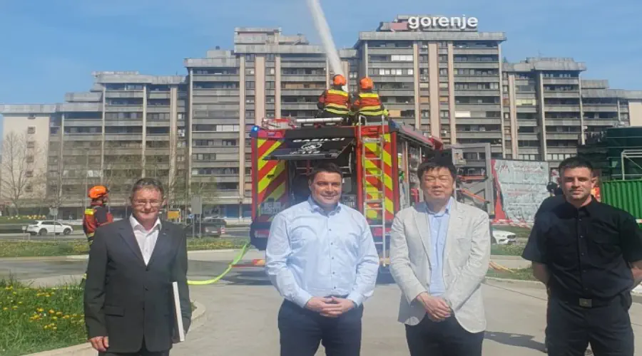 7Corpo_news_2024_donates_fire_truck-900-500.webp 7Corpo_news_2024_donates_fire_truck-900-500.webp