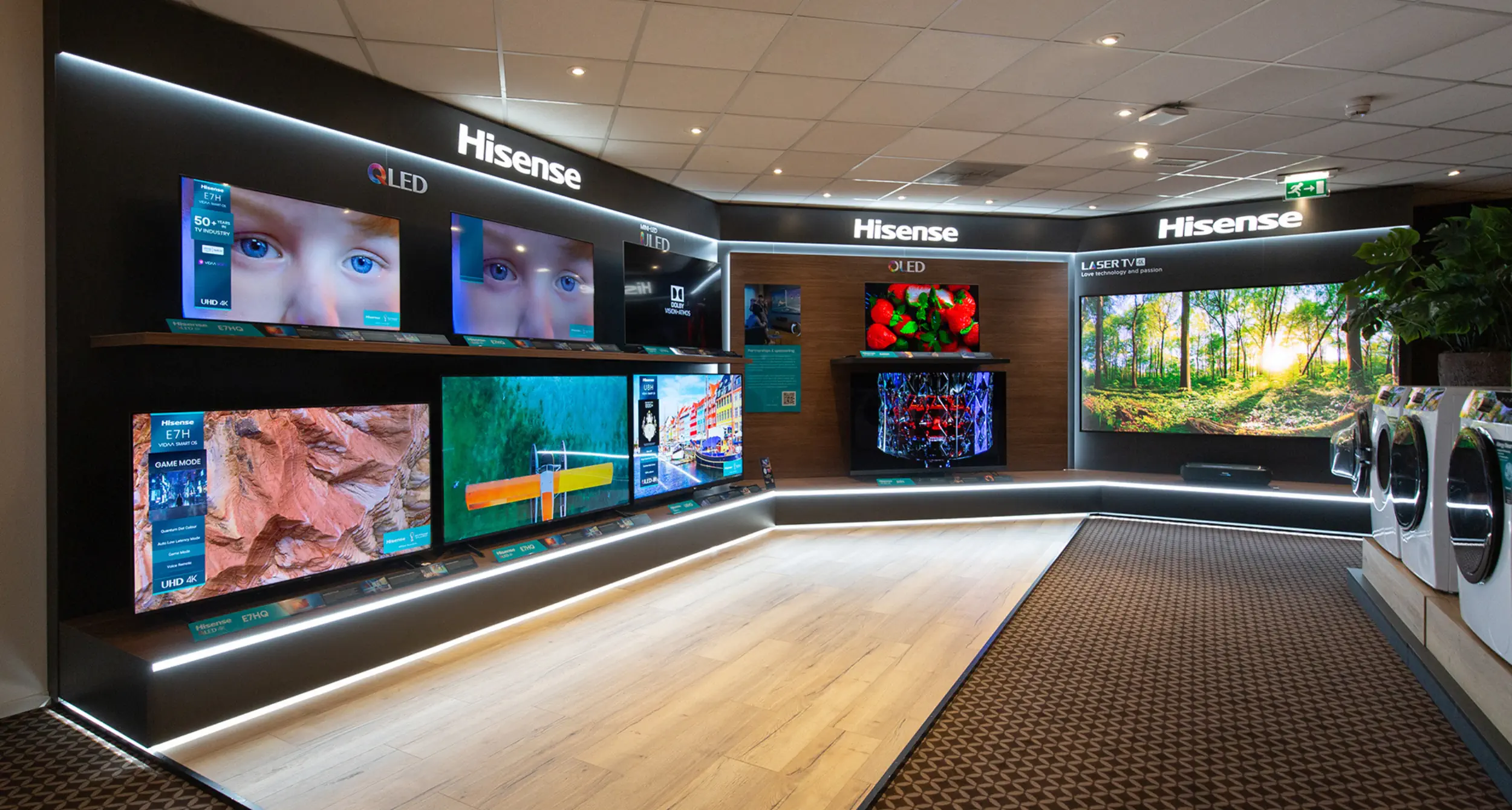 Hisense-showroom-TV-displays-desktop-2500x1340.webp